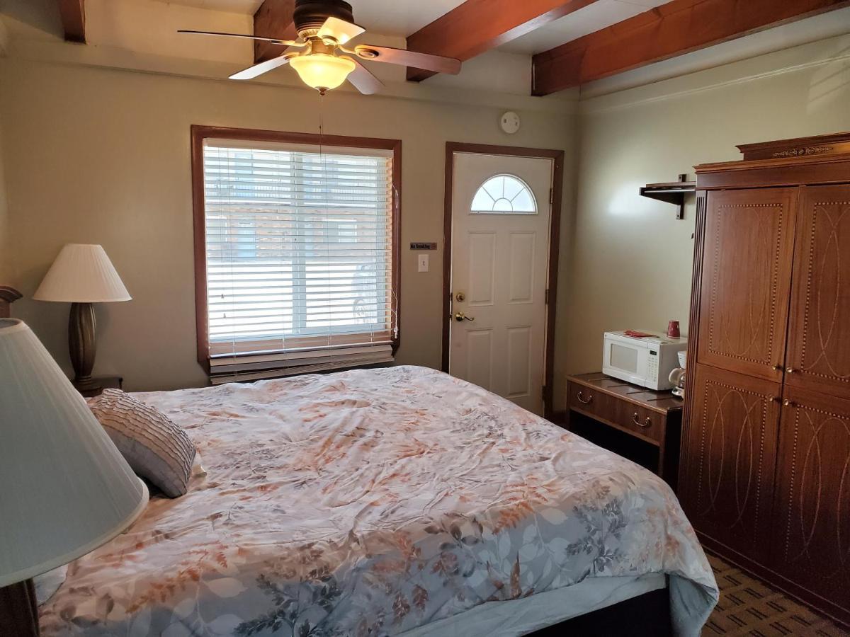 Golden Gate Lodging プラッツバーグ エクステリア 写真