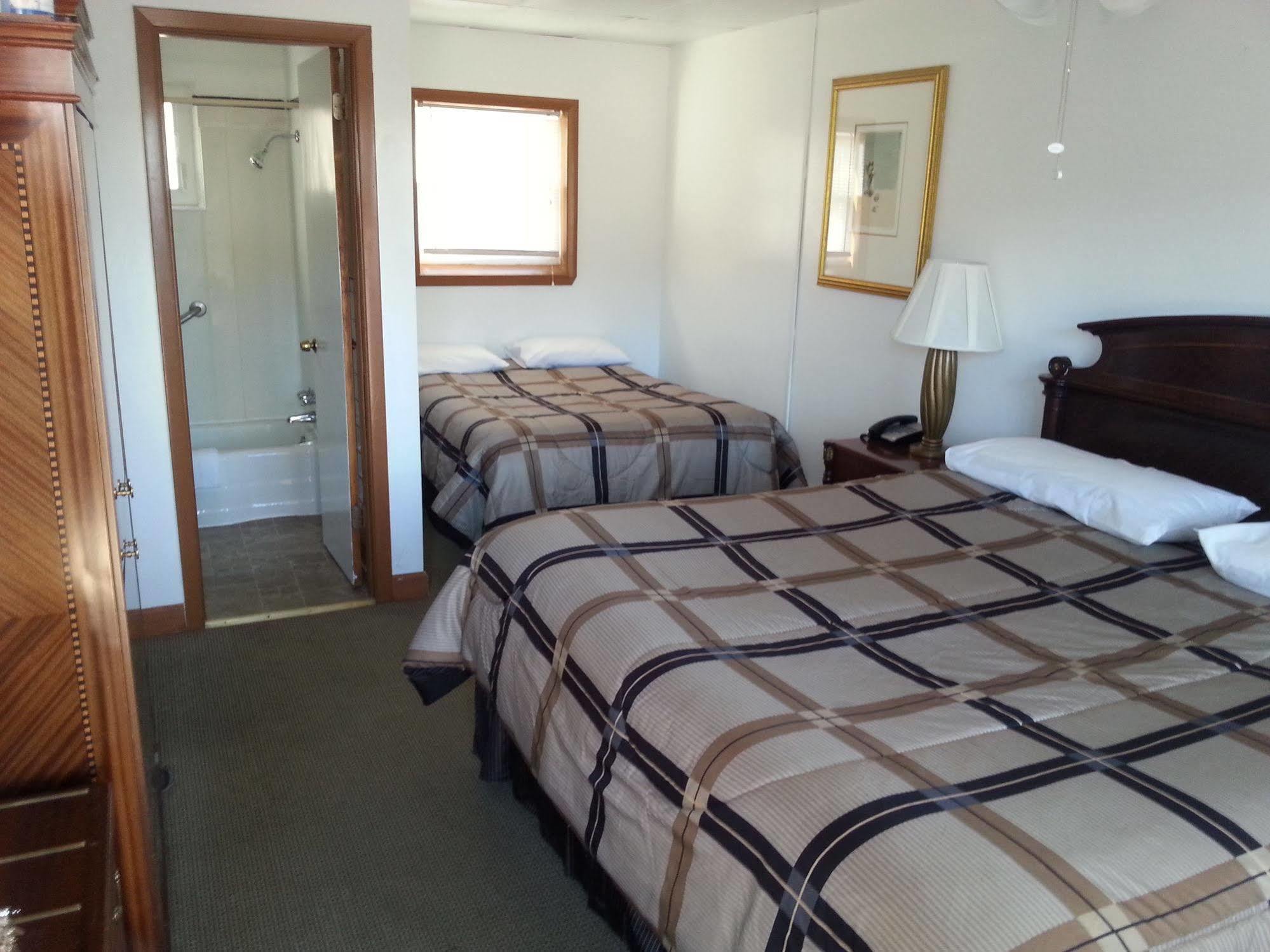 Golden Gate Lodging プラッツバーグ エクステリア 写真